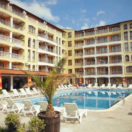 уютные с бассейном у моря в г. Apartment Sunny Beach