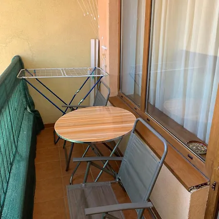 Apartment уютные с бассейном у моря в г.