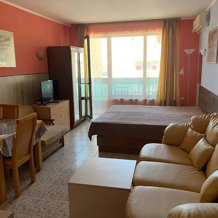 Apartment уютные с бассейном у моря в г. *