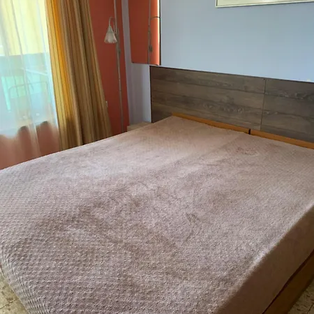 Apartment уютные с бассейном у моря в г. *